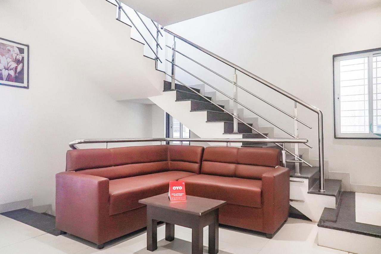 Oyo 15741 Z Inn Phursungi Luaran gambar