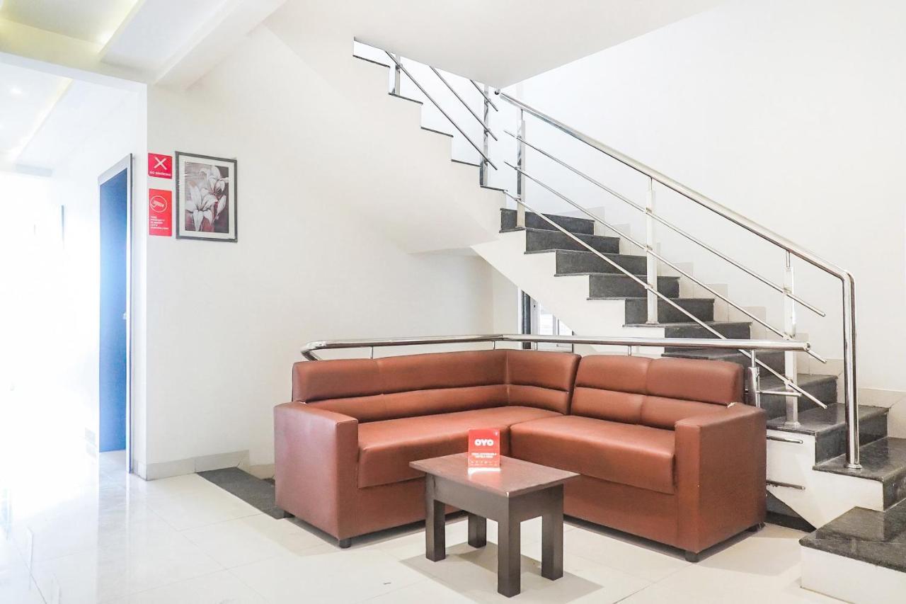 Oyo 15741 Z Inn Phursungi Luaran gambar