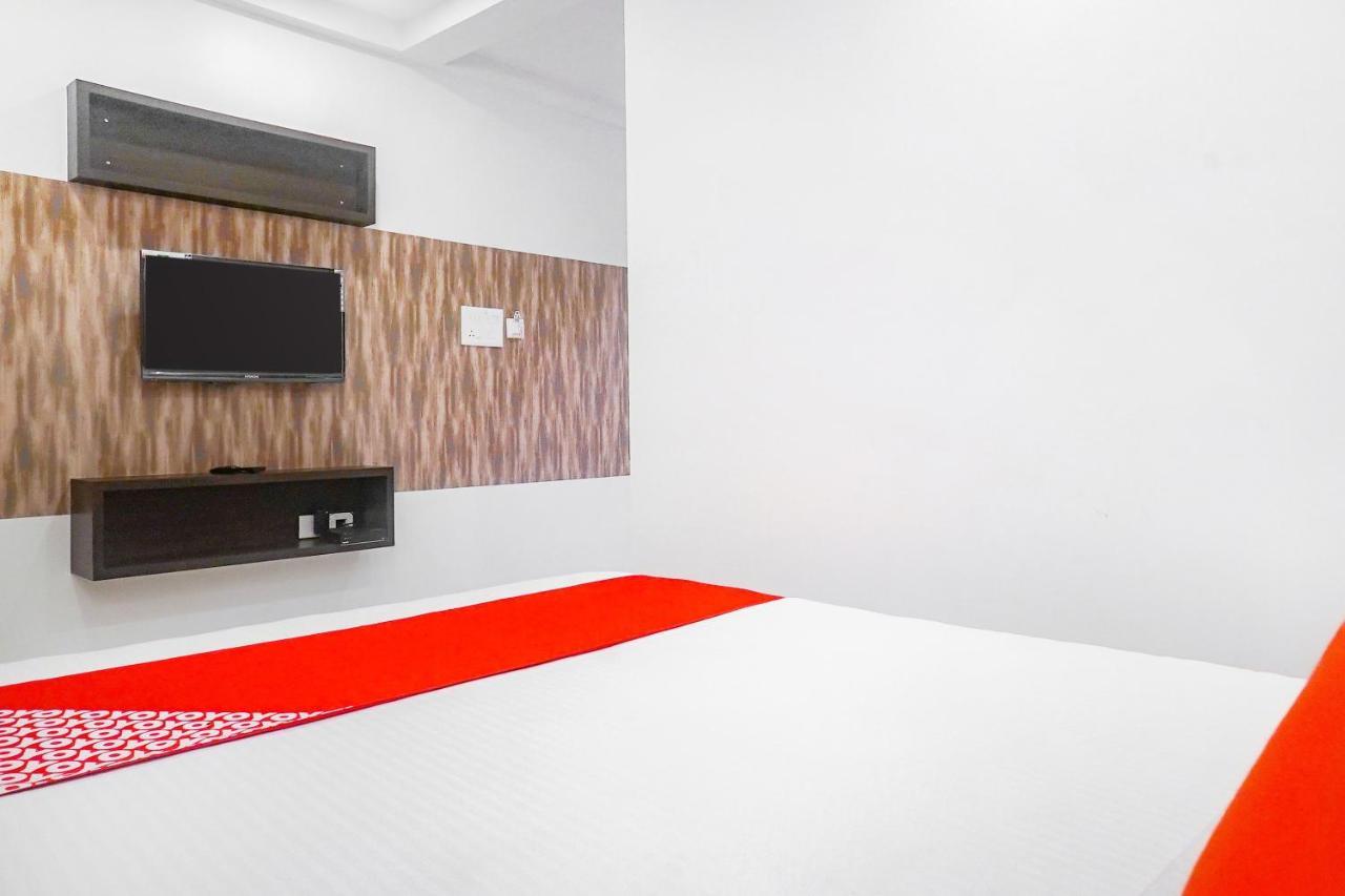 Oyo 15741 Z Inn Phursungi Luaran gambar